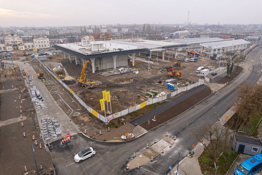 Dworzec metropolitalny nie zdąży na czas z budową? Miasto przyznaje, że może być poślizg. Zobacz zdjęcia z drona