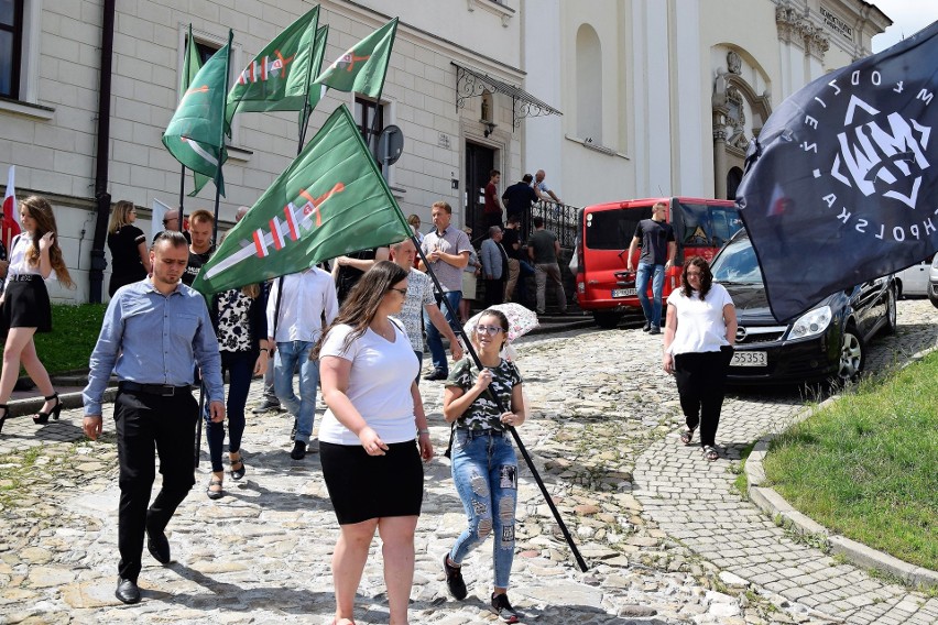 Kilkaset osób przeszło ulicami Przemyśla w III Marszu Ciszy...