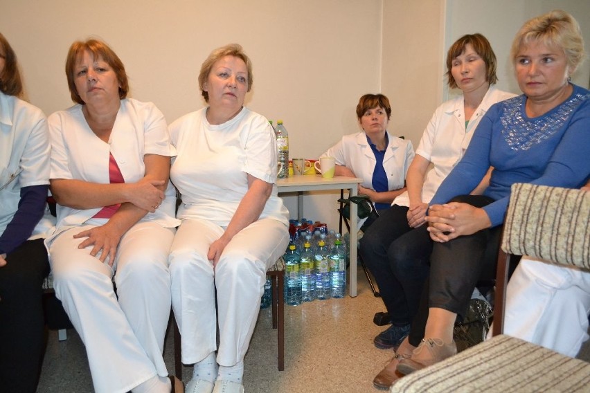 Barbara Nowacka odwiedziła protestujące pielęgniarki w...