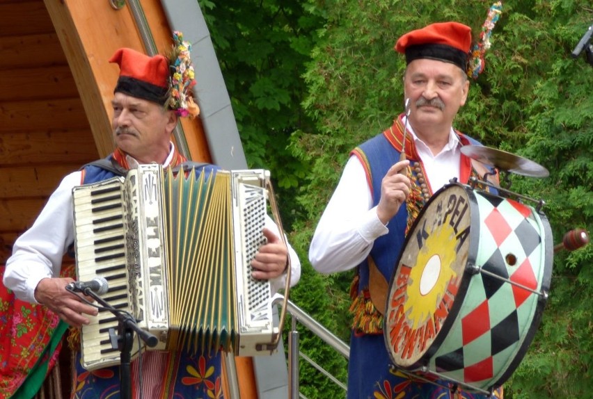 Zdzisław Szynal (z prawej) jest szefem kapeli Buskowianie....