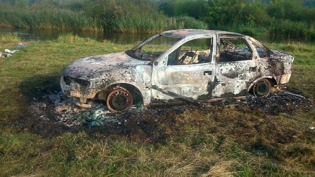 W nocy z soboty na niedzielę ktoś podpalał samochody w Przybyszewie.