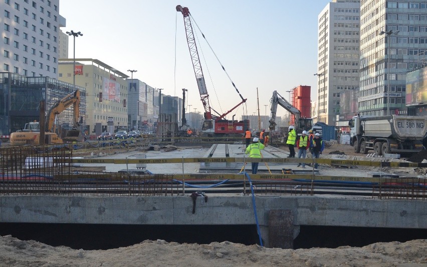 Budowa Trasy W-Z. Przystanek Piotrkowska Centrum będzie zadaszony na wiosnę [ZDJĘCIA]