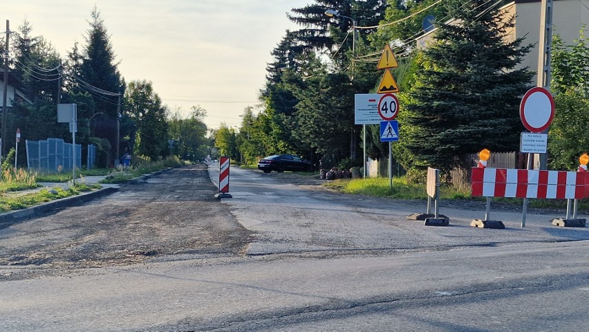 W Będzinie trwa gruntowny remont ul. Odkrywkowej, ale wraz z...