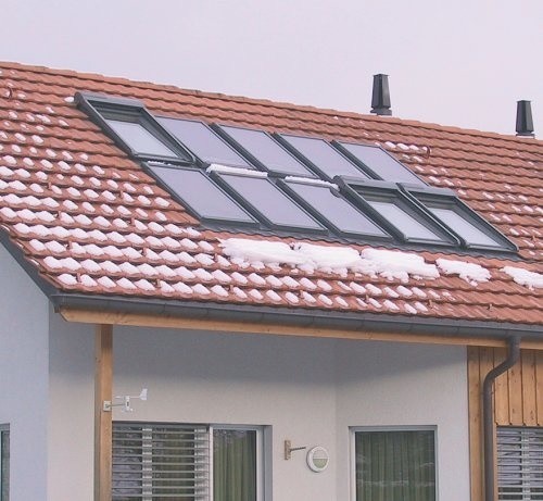 Nawet w naszym zachodniopomorskim klimacie powstają domy z zamontowanymi na dachu kolektorami.
