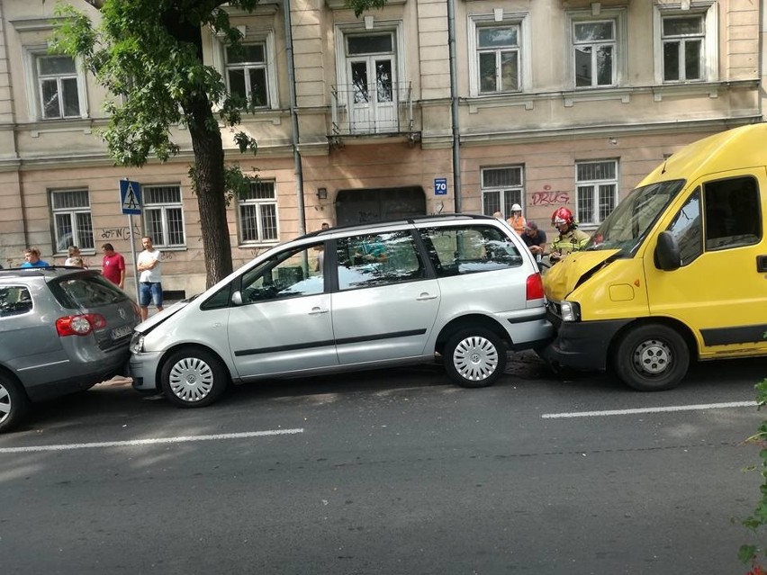 Kolizja na ul. Lubartowskiej. Zderzyły się trzy samochody