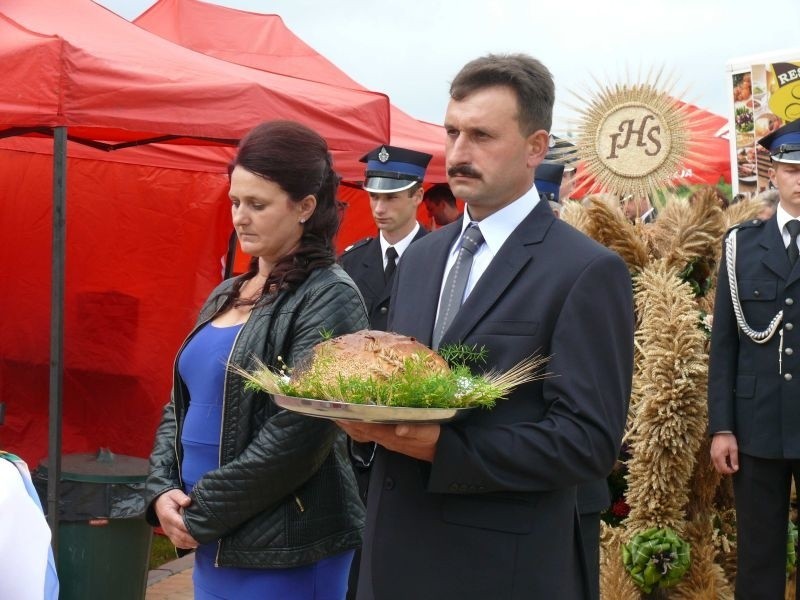 Starostami dożynek byli w tym roku w kijach : Danuta Banasik...