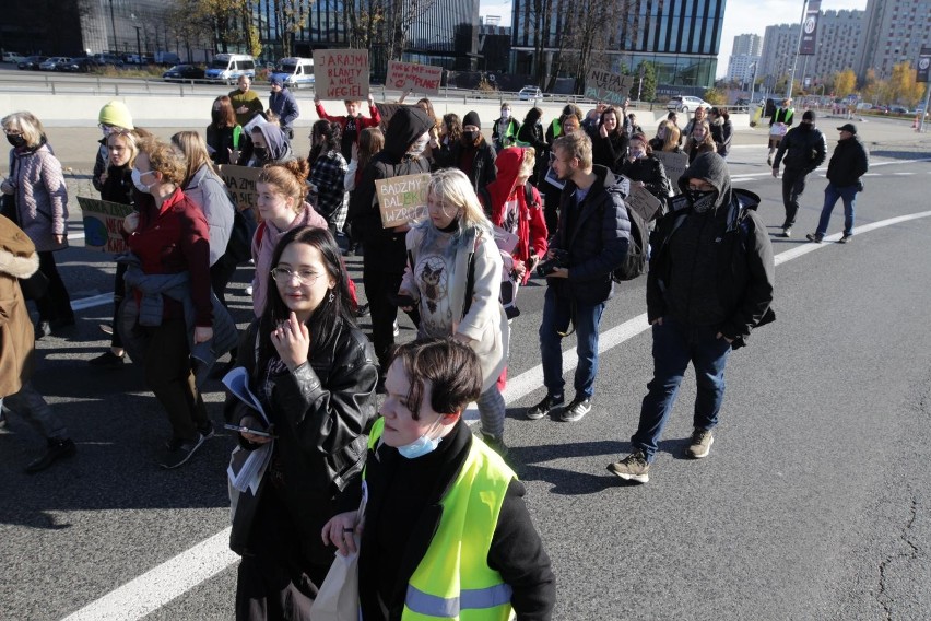 Młodzież wyszła na ulice Katowic walcząc o widoczne efekty...