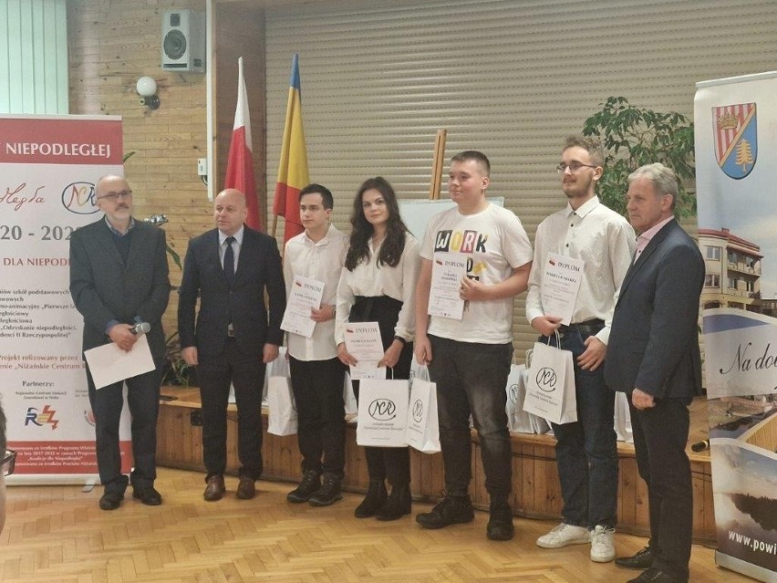 Konkurs wiedzy o Niepodległej w Centrum Edukacji Zawodowej w Nisku. Nagrodzono zwycięzców (ZDJĘCIA)