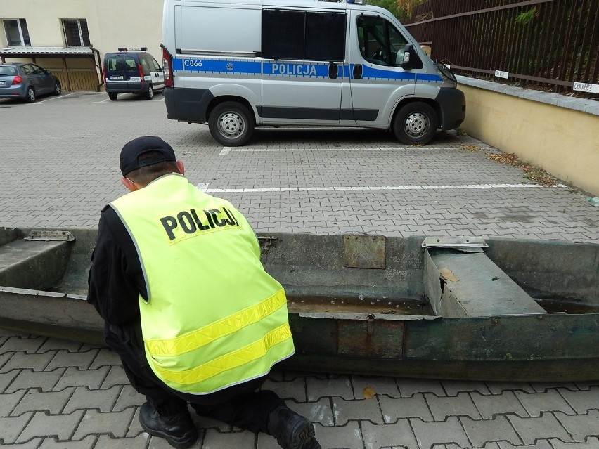 Piotrkowscy policjanci zatrzymali dwóch mężczyzn, którzy  nielegalnie łowili ryby