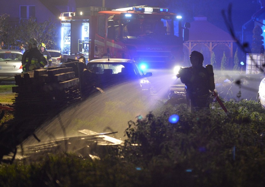 Pożar w Buszkowiczkach pod Przemyślem. Paliło się w stolarni, wyjechały 4 zastępy strażaków [ZDJĘCIA]