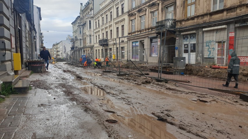 Kolejny głos w sprawie braku chodnika na remontowanej ulicy Legionów w Łodzi. Marta Madejska publikuje "Apel bezsilnych"