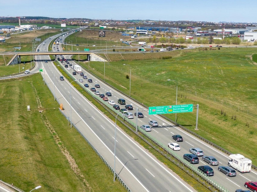 Majówka 2022 na drogach. Wypadki na obwodnicy Trójmiasta i korek na autostradzie A1 [raport drogowy Trójmiasto 30.04.2022]
