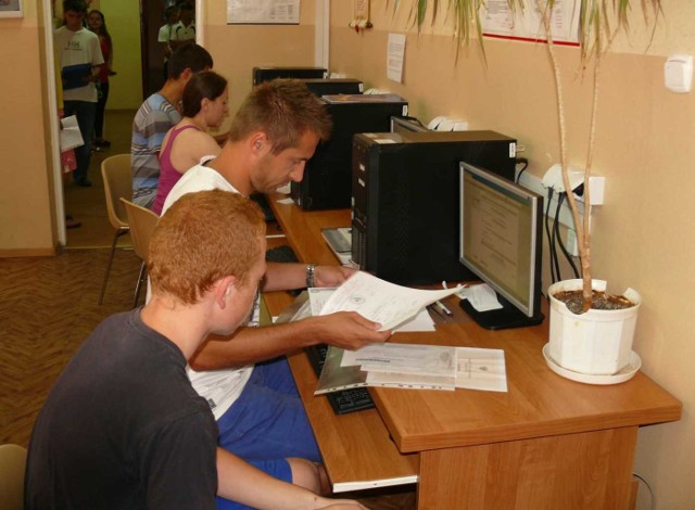 Elektroniczne potwierdzanie podań do szkoły w stalowowolskiej "budowlance&#8221;.