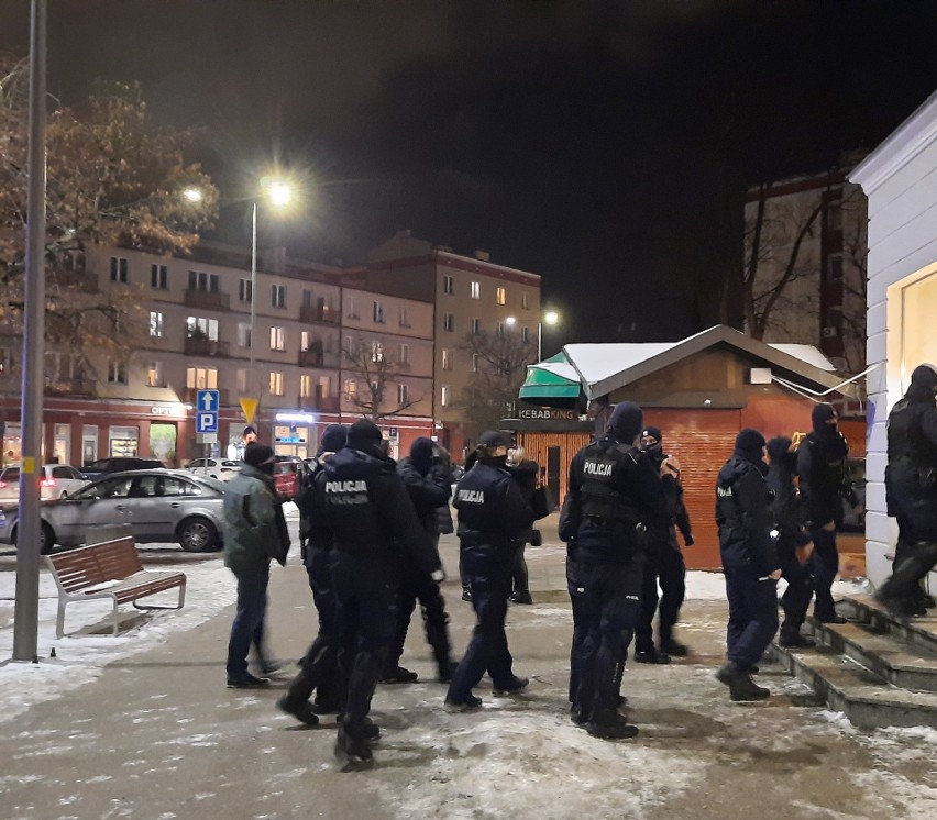 Kilkunastu policjantów weszło do restauracji we Wrzeszczu