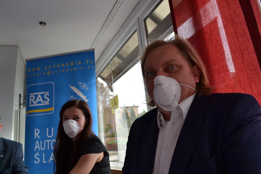 Wybory 2014: RAŚ w maseczkach, chce walczyć ze smogiem w Rybniku [ZDJĘCIA]