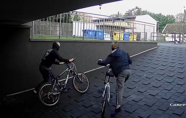 Kryminalni z bydgoskiego Szwederowa prowadzą postępowanie w sprawie kradzieży dwóch rowerów. Doszło do niej 12 czerwca tego roku na parkingu podziemnym w bloku przy ul. Skorupki w Bydgoszczy.