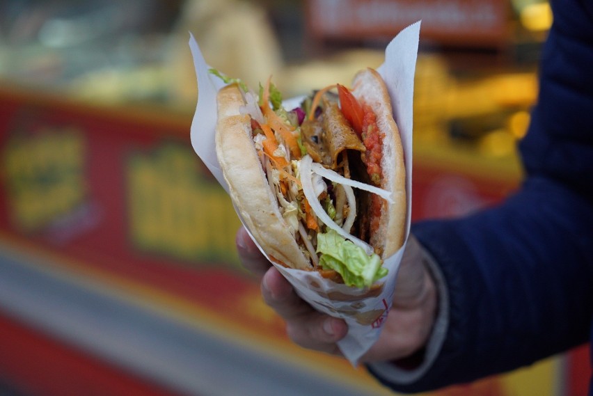 Dania typu fast food składają się głównie z takich...