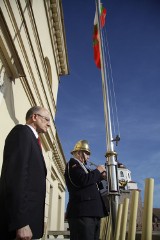 Opuszczona flaga na lubelskim ratuszu w hołdzie Tadeuszowi Mazowieckiemu