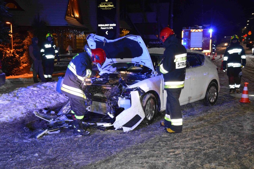 Zakopane. Pod Nosalem zderzyły się dwa auta [ZDJĘCIA]