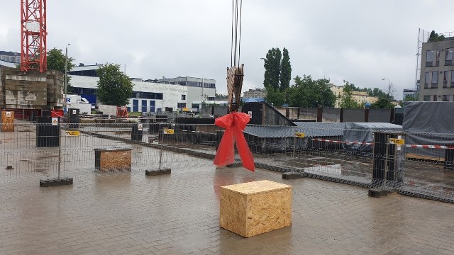 Nowy biurowiec powstanie na już wybudowanym parkingu podziemnym.