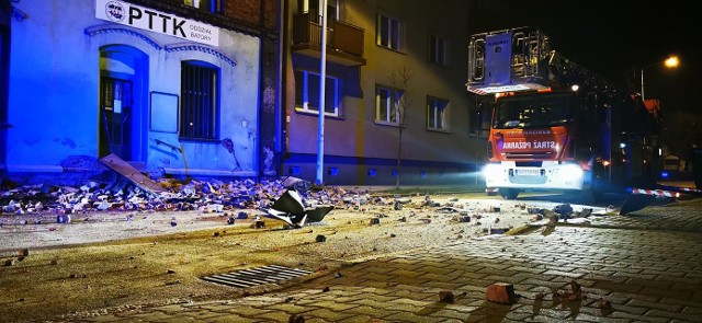 Pękła ściana kamienicy w Chorzowie. Strażacy ewakuowali 29 osób