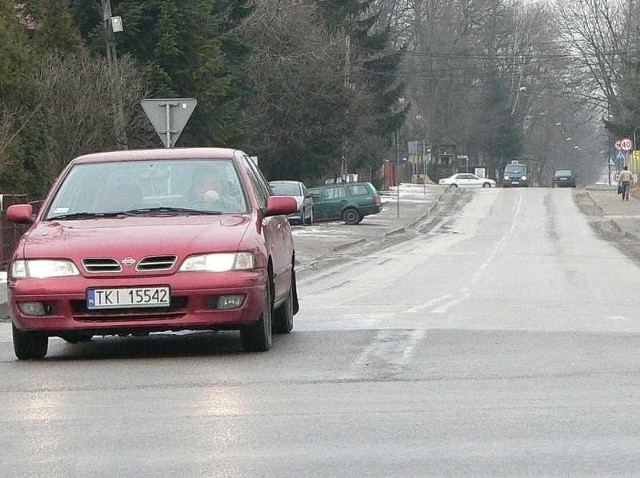 )=  W tym miejscu rozpocznie się przebudowa ciągu dróg powiatowych &#8211; ulic 12 Stycznia, 1 Maja i Waryńskiego w południowej części Buska-Zdroju.