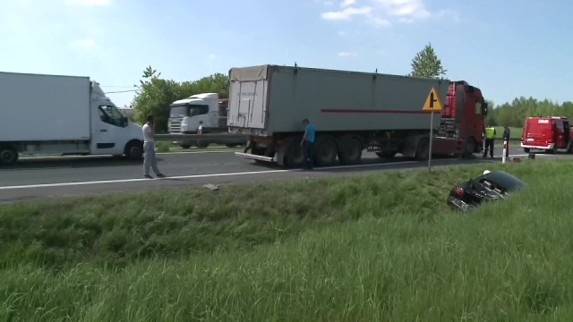 Ciężarówka najechała na tył limuzyny Biura Ochrony Rządu na drodze krajowej nr 1