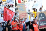 Protest pracowników ochrony zdrowia – Robert Biedroń ma pomysł na podwyżki