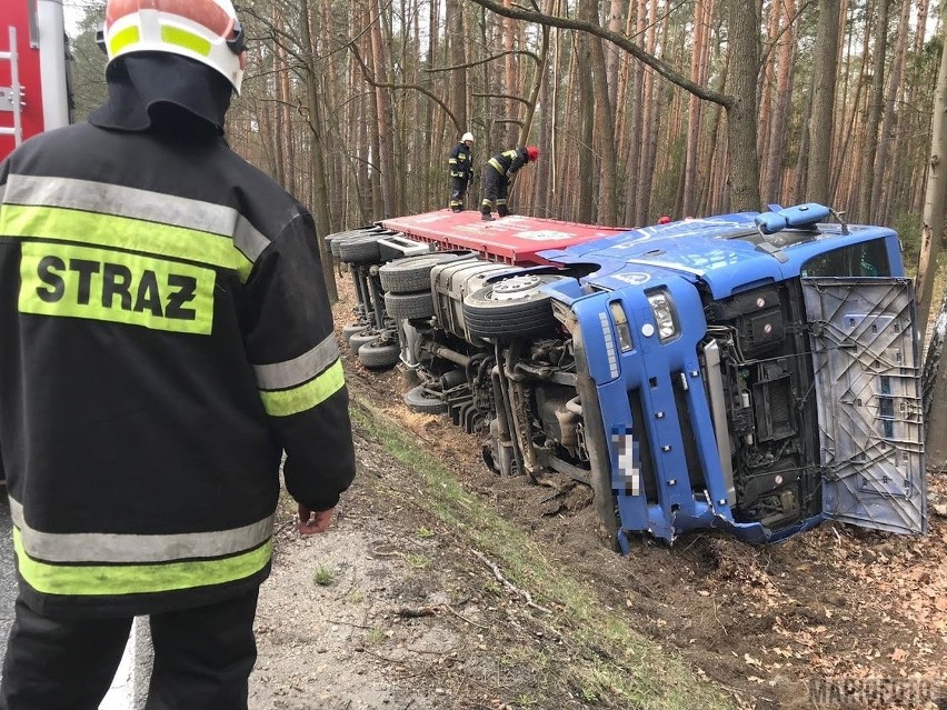 Jak informuje dyżurny KWP Opole, kierujący tirem wiozącym...