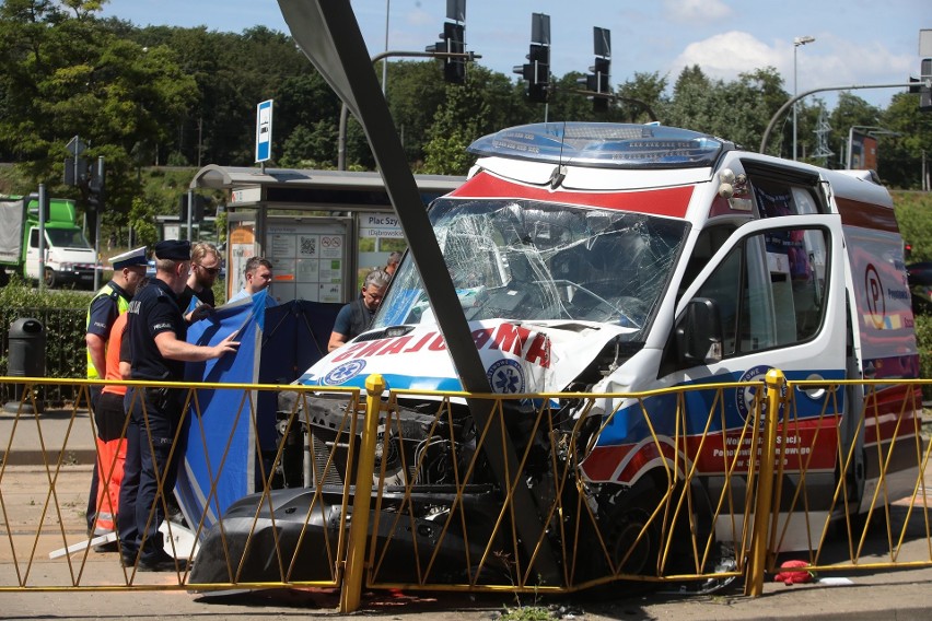 Zginęła kobieta. Mężczyzna kierujący mercedesem usłyszał zarzuty