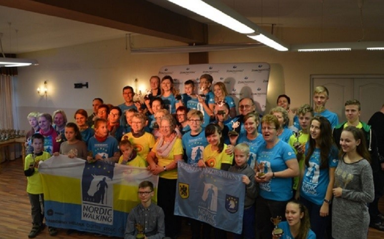 Zawodnicy Błękitnych Dziemiany kończą sezon nordic walking z wielkim workiem medali