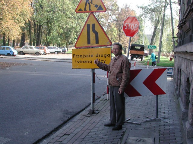 - Po każdych większych opadach ta ulica jest właściwie nieprzejezdna - mówi Mieczysław Chudy z ul. Puławskiego