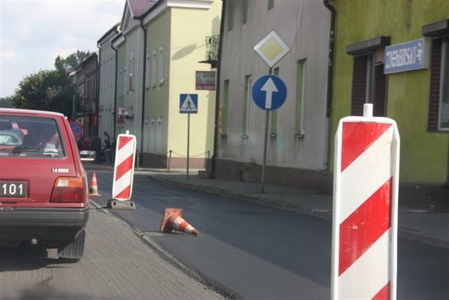 Koszmar w centrum Praszki. Drogowcy remontują krajówke w...
