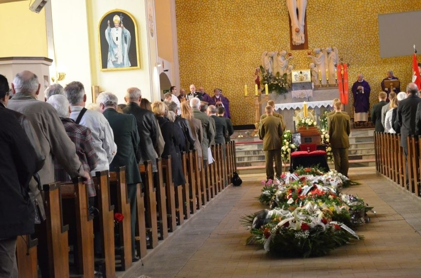 W sobotę w samo południe pożegnano Piotra Grzywacza -...