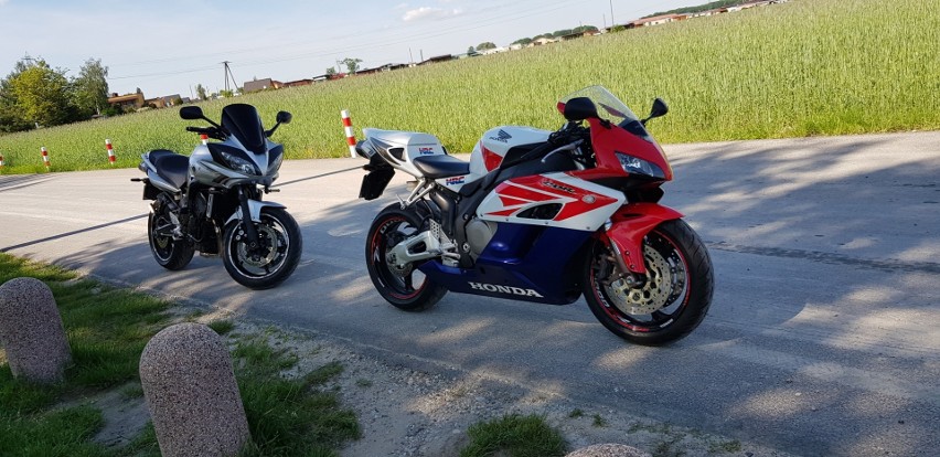 Honda CBR 600RR        Rocznik  2004r