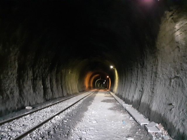 727 metry w ciemnościach. Zobaczcie najdłuższy tunel kolejowy na Śląsku