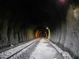 727 metrów w ciemnościach. Zobaczcie najdłuższy tunel kolejowy na Śląsku, jest najstarszy w Polsce. Architektoniczny cud z Rydułtów