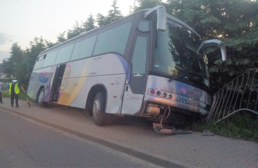 Siedliska k. Tuchowa. Wypadek autobusu, którym wracały dzieci z wycieczki do Krynicy [ZDJĘCIA]