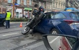 Wypadek na ul. Traugutta we Wrocławiu. Potężne korki i opóźnienia w MPK