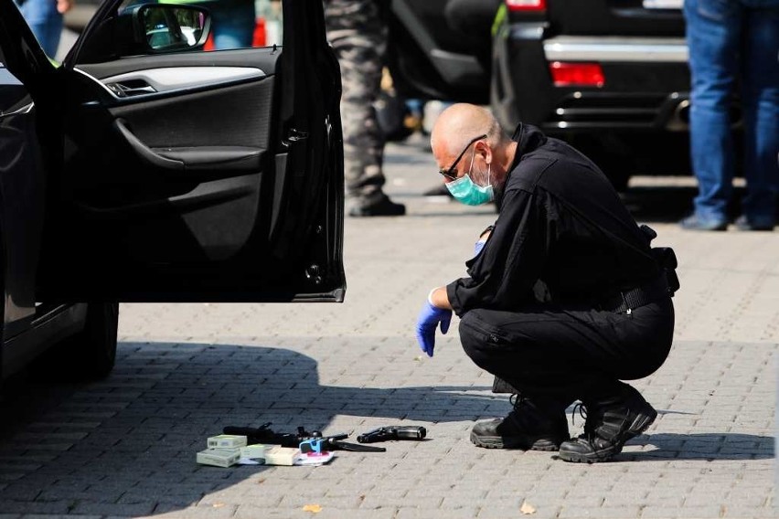 Kraków. Policja zapobiegła ustawce pseudokibiców z obywatelami Rosji. Zatrzymanych zostało ponad 20 osób [ZDJĘCIA]