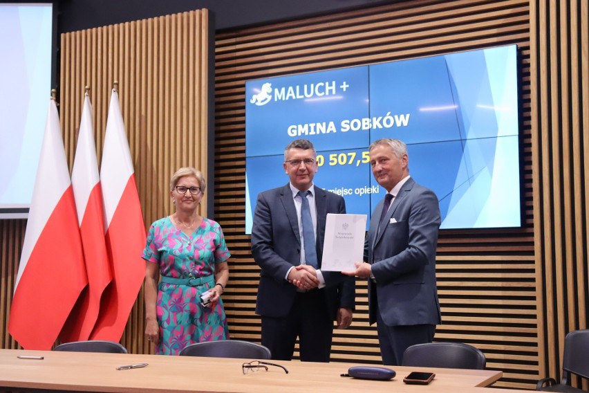 Gmina Sobków otrzymała 610 507,52 złotych dofinansowania na...