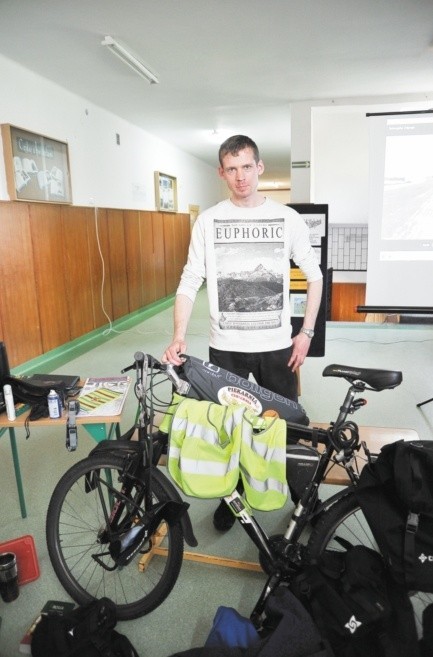 Krzysztof Suchowierski rowerem do Rosji zawiezie listy napisane przez białostockich uczniów