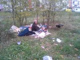 Bezdomny w Kielcach siedział w krzakach, w barłogu ze szmat
