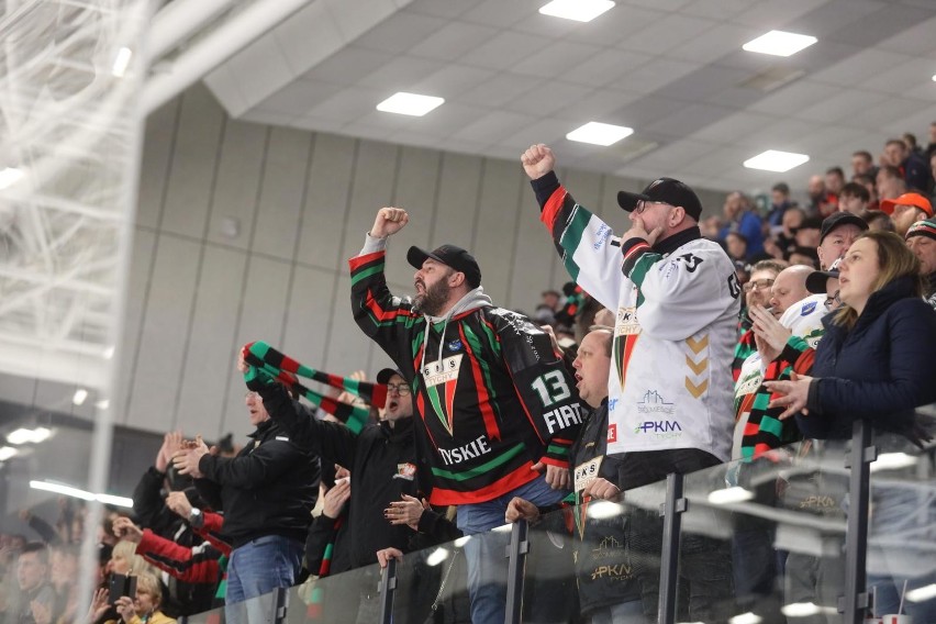 Komplet widzów na Stadionie Zimowym obejrzał zwycięstwo GKS...