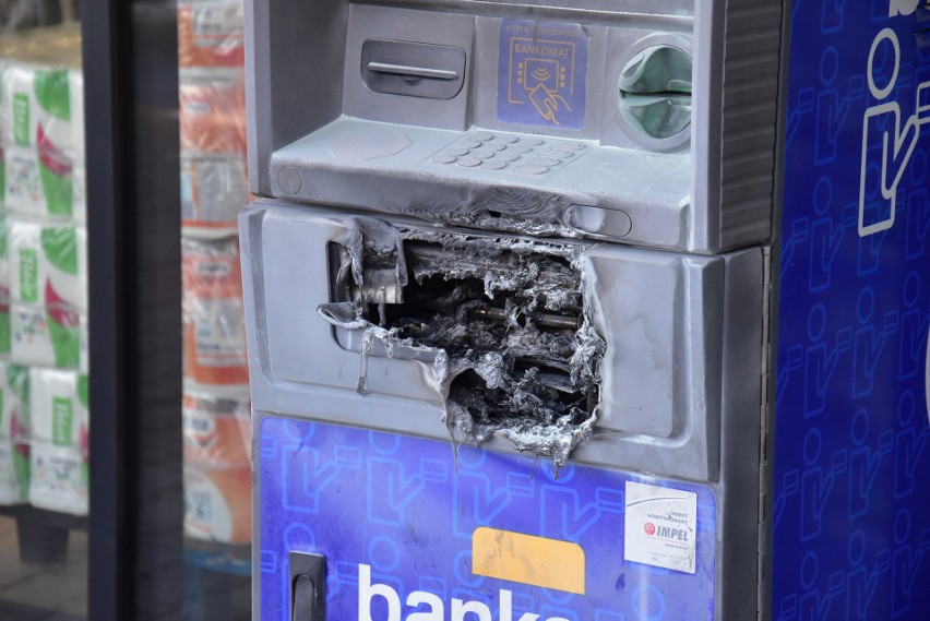 W Zagnańsku nocą płonął bankomat. Czy to była próba włamania?