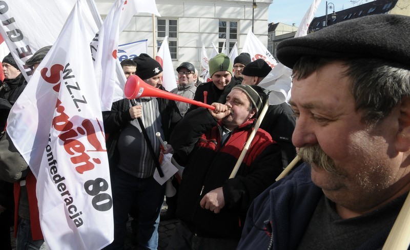 Solidarni ze strajkującymi na Śląsku, związkowcy z regionu...