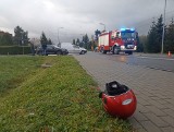 Wypadek na DW 973 pod Tarnowem. W Łęgu Tarnowskim samochód zderzył się ze skuterem, a następnie wjechał w inny pojazd