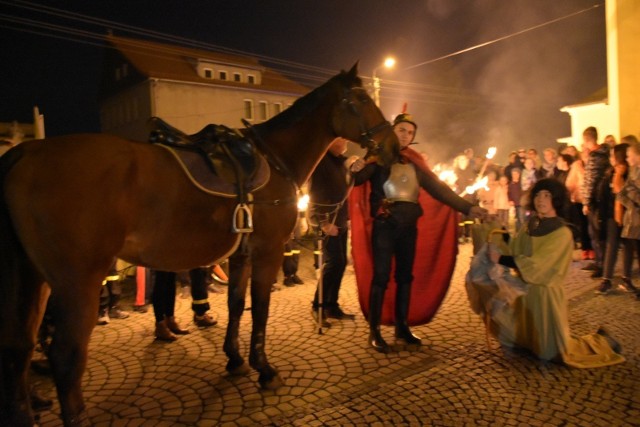 Po Mszy świętej wszyscy mogli poczęstować się rogalami ufundowanymi przez miejscowe koło Towarzystwa Społeczno-Kulturalnego Niemców Województwa Śląskiego DFK oraz wypić gorące kakao