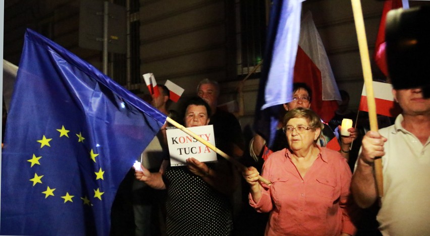 Przed sądeckim sądem manifestacja o trzecie veto [ZDJĘCIA, WIDEO]