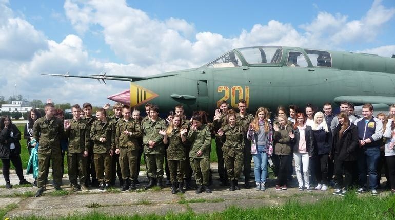 Uczniowie z Brzeszcz na warsztatach w Wyższej Szkole Oficerów Sił Powietrznych w Dęblinie